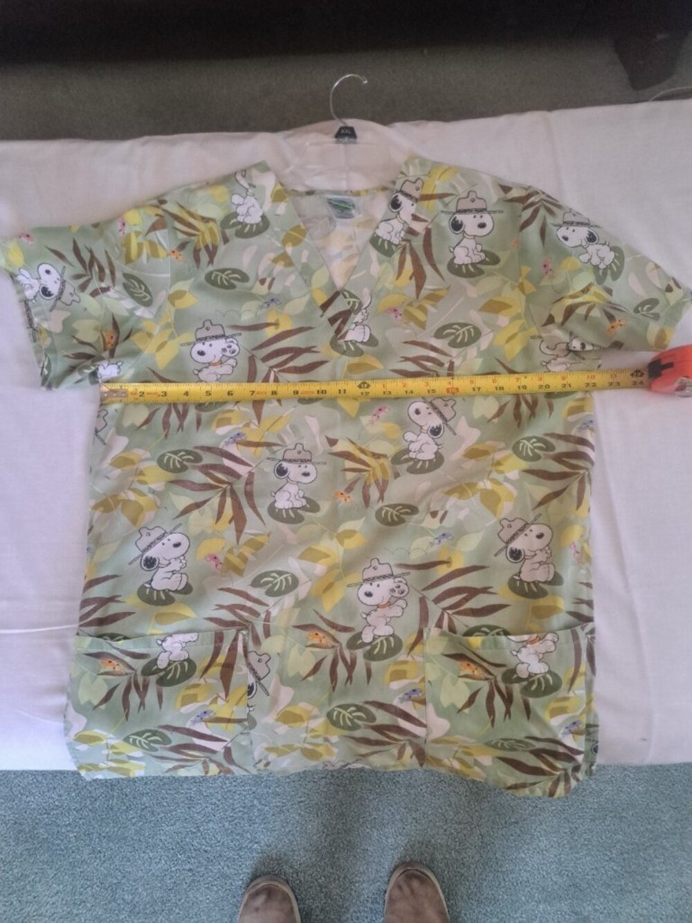 Peanuts Nurses Work Scrub Uniform Top Womens Medium Snoopy Safari Tropical Green - Picture 3 of 6